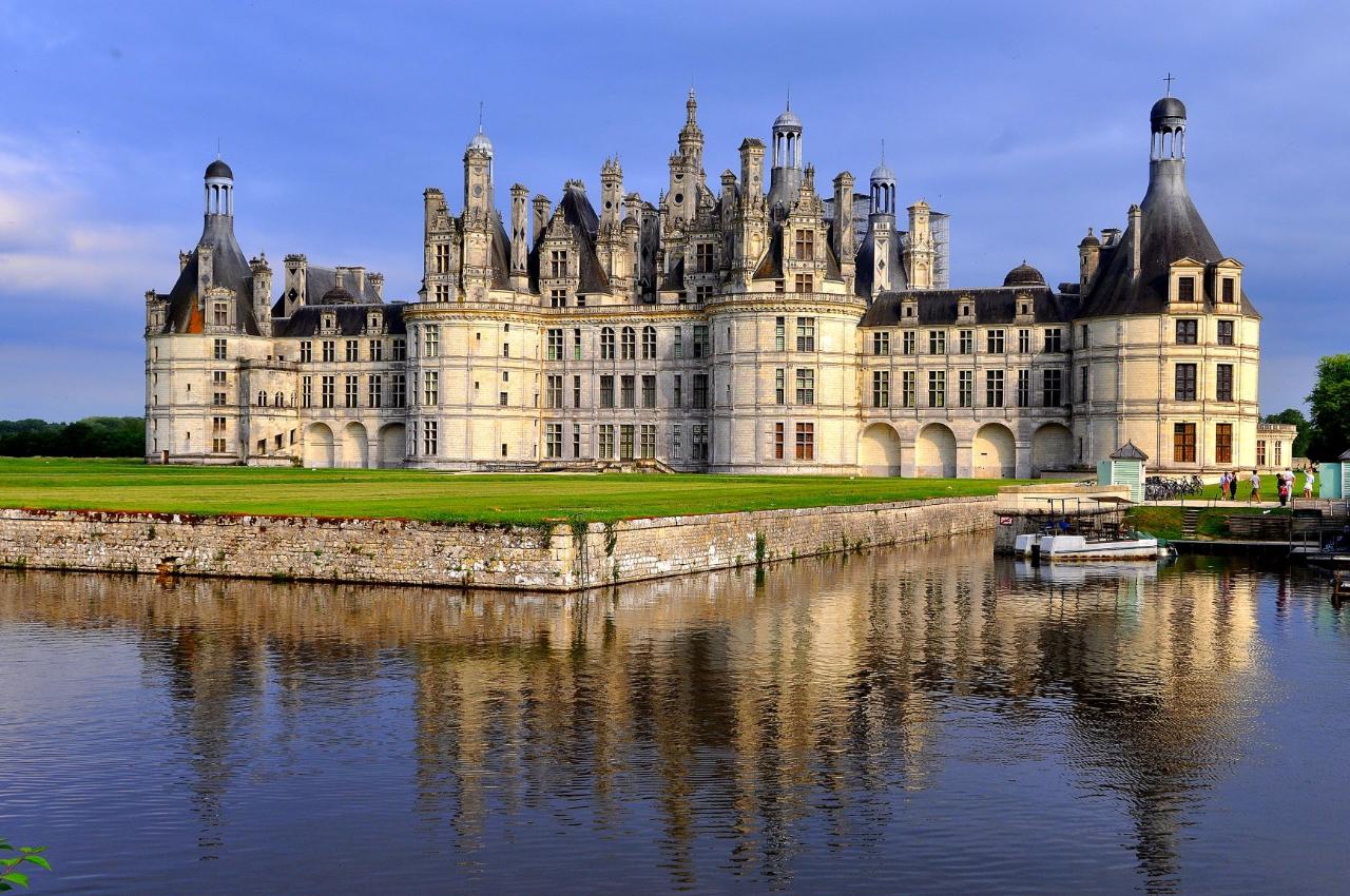 Fairytale Escape: Exclusive Visit to Chenonceau & Chambord from Tours