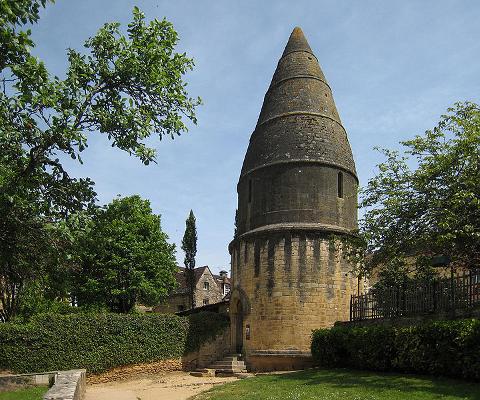 From Lyon to Sarlat la Canéda Private Transfer