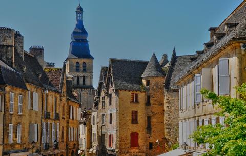 From Paris to Sarlat la Canéda Private Transfer