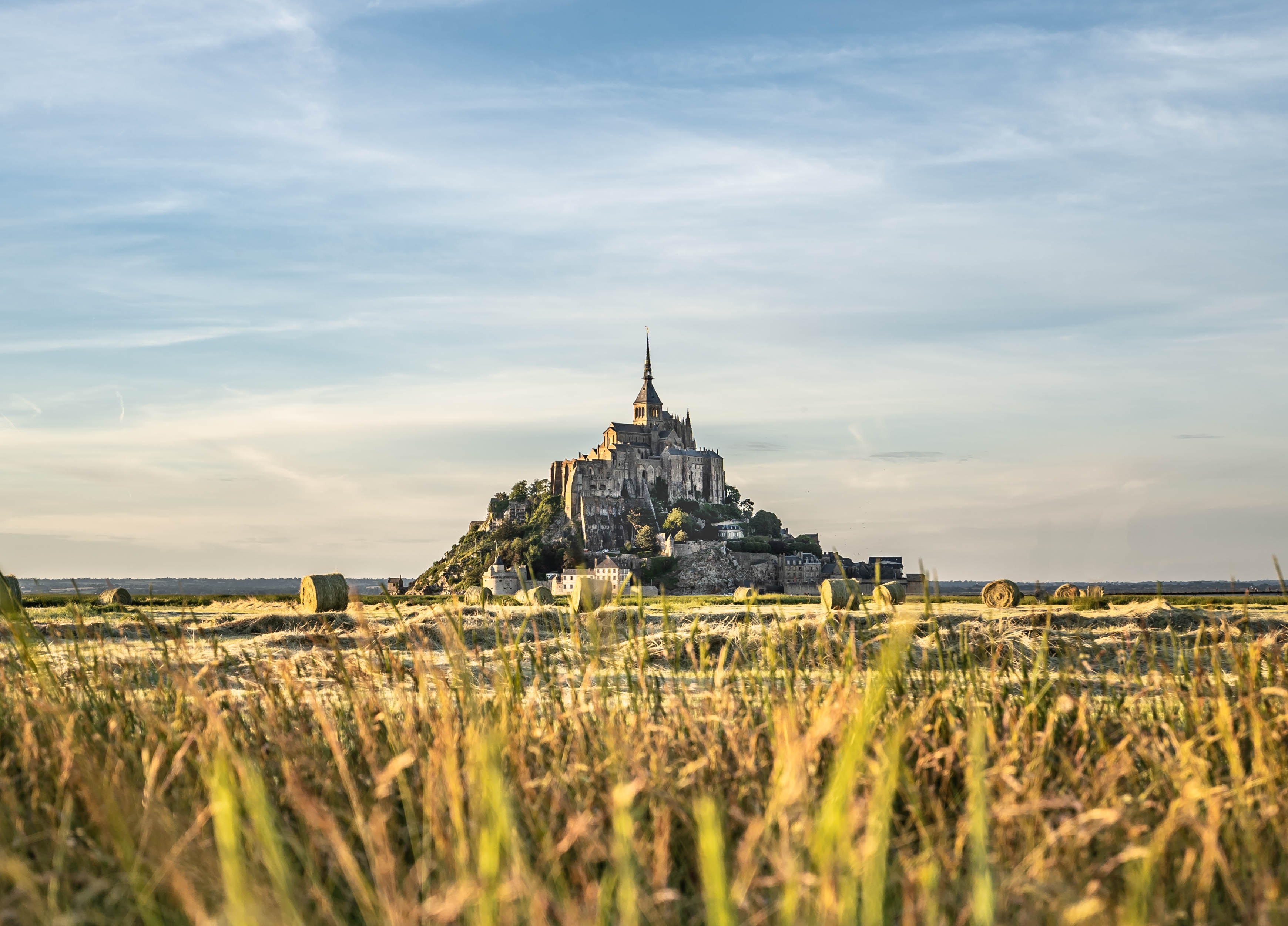 Mont Saint Michel & Abbey Discovery Guided Day Tour from Bayeux | Tickets for the Abbey | Small Group (2~8 Pax)