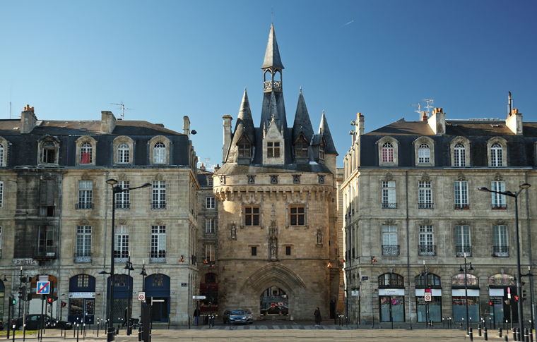 BORDEAUX HISTORICAL PRIVATE WALKING TOUR