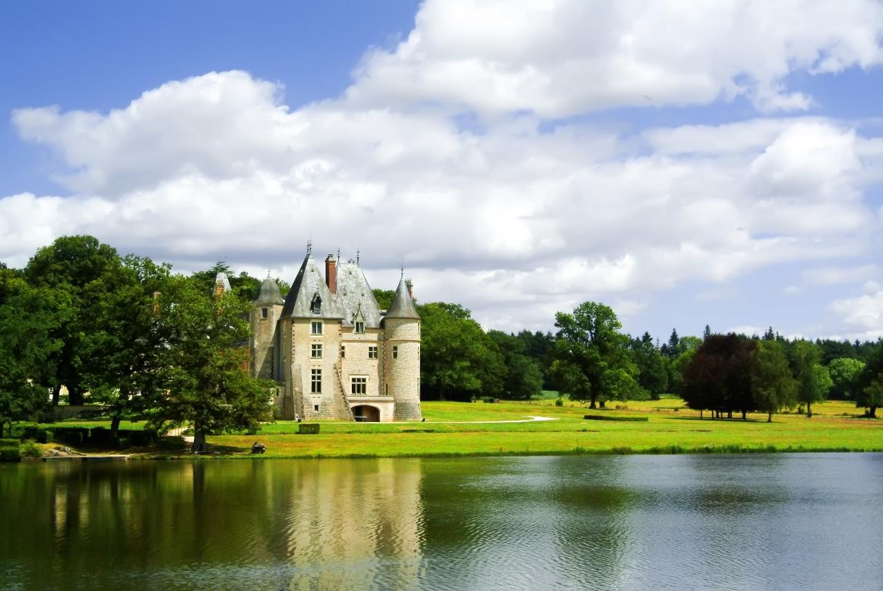 Chenonceau Castle Visit from Tours: An Intimate Exploration