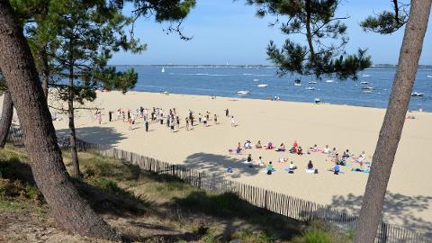 Explore Arcachon Bay: Private Transfer from Bordeaux