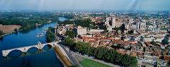 Wine & History Enthusiasts: Private Tour to Avignon & Châteauneuf-du-Pape