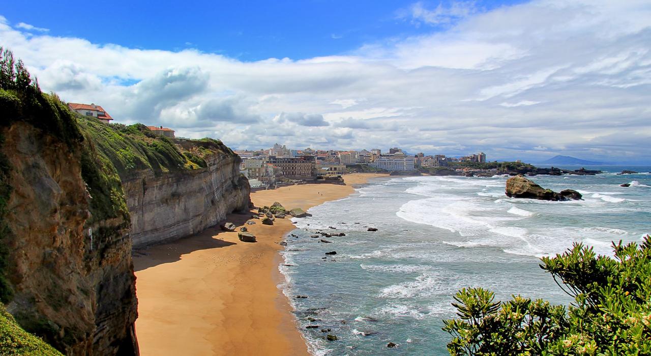 From Toulouse to Biarritz Private Transfer
