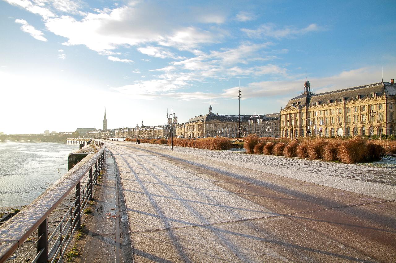 Beyond the Sights: Private In-Depth Walking Tour of Bordeaux