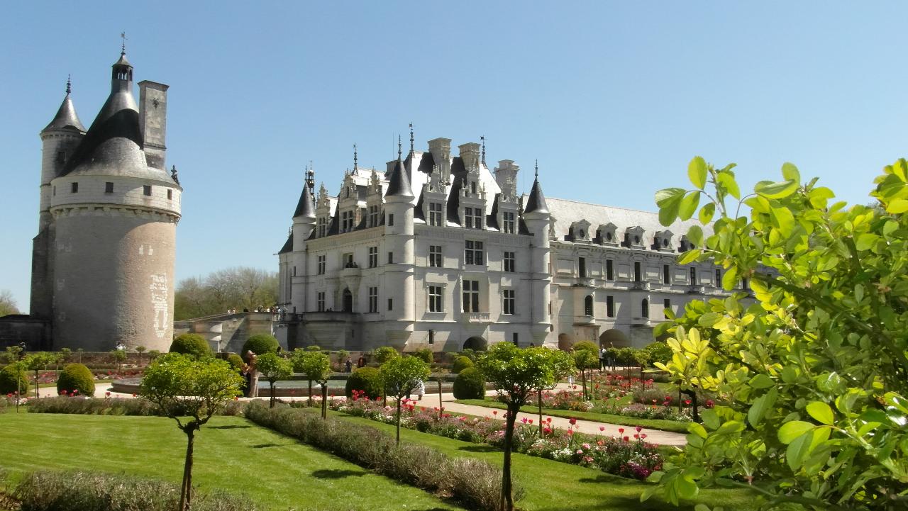 AN INTIMATE EXPERIENCE IN THE LOIRE VALLEY FROM TOURS