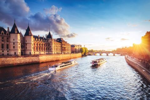 Luxury Seine River Cruise & Fine Dining in Paris France 