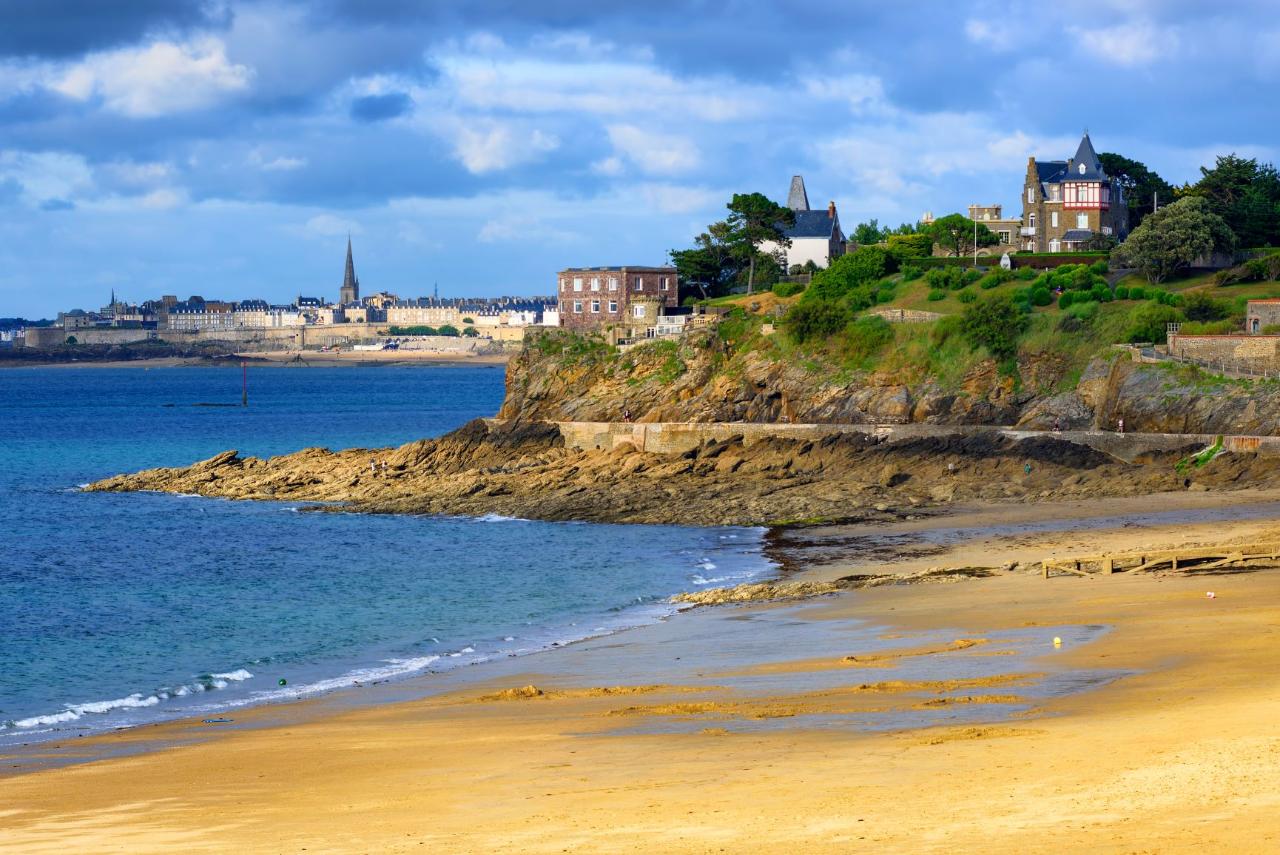 Saint-Malo Guided Walking Tour from Cruise Port Private