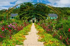 Step into Monet's World: Private Tour to Giverny & Gardens