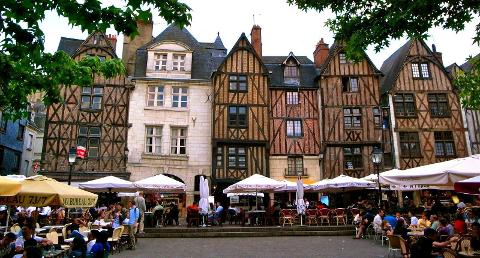 tours_la_place_plumereau