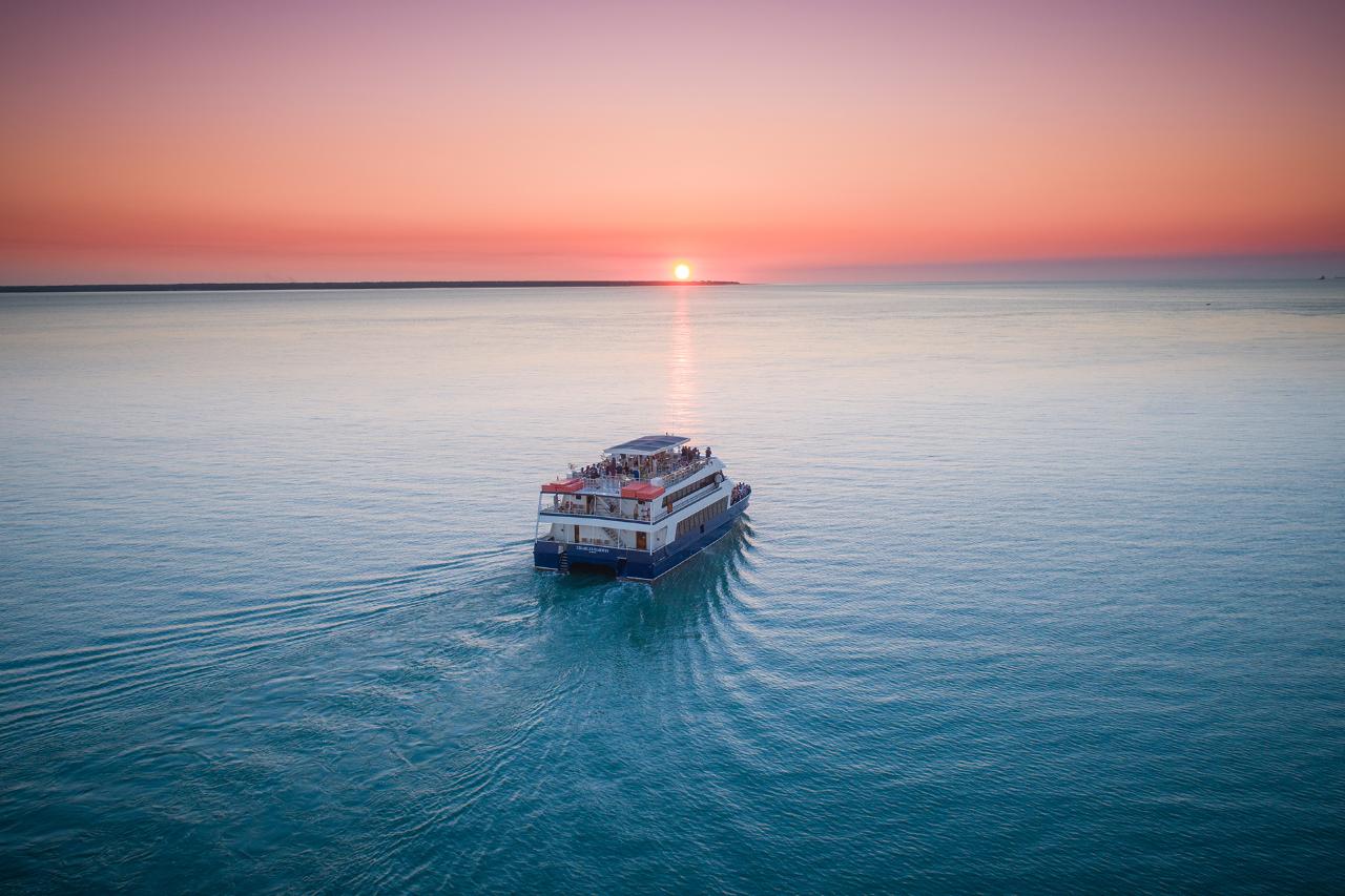 'Charles Darwin' Dinner Cruise