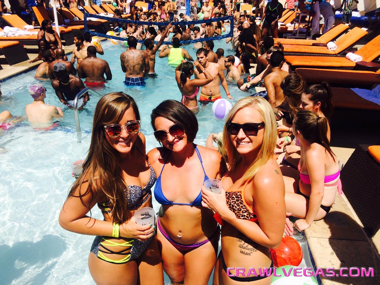 Las Vegas: Pool Crawl with Free Drinks on the Party Bus