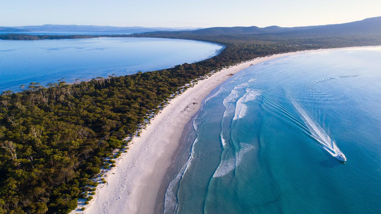 MARIA ISLAND CIRCUMNAVIGATION (CRUISE & WALK DAY TOUR)