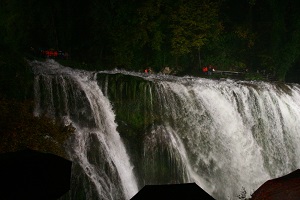 CASCATA DELLE MARMORE visita in notturna tra i sentieri della cascata