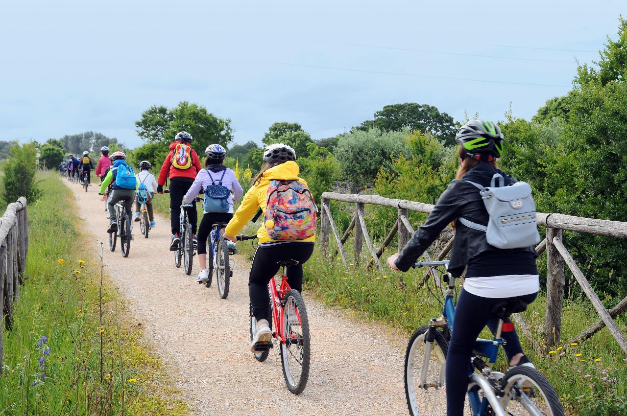 Bike tour along the Apulia Aqueduct Bike Path
