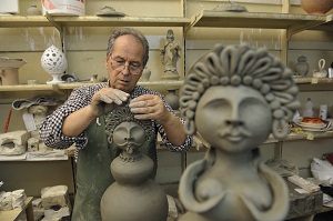 LÌ DOVE LA TERRA PRENDE FORMA.. Suggestivo viaggio nell’unico “Quartiere delle Ceramiche” d’Italia