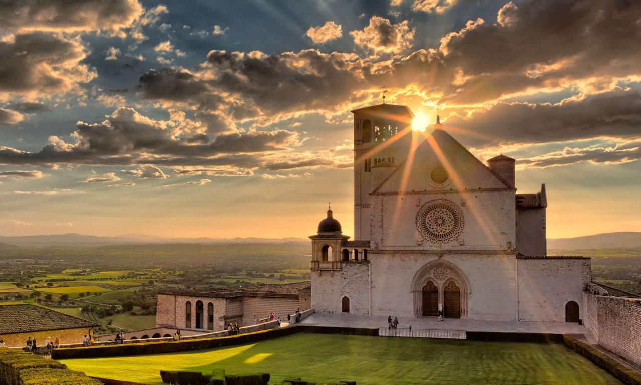 ASSISI , il medioevo ai tempi di San Francesco