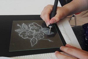 Glass engraving workshop in PIEGARO in UMBRIA