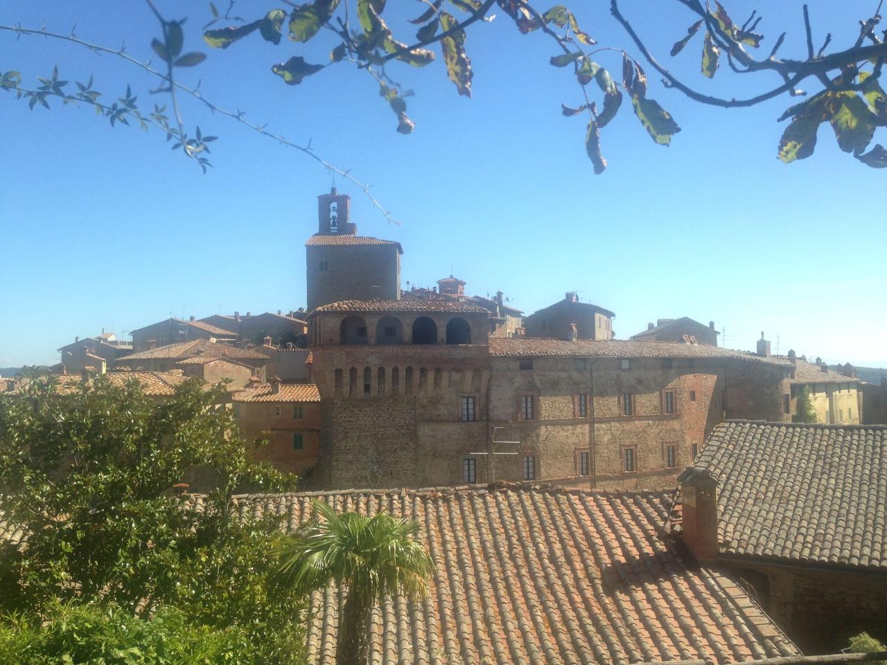 PANICALE: art shrines + pic-nic basket