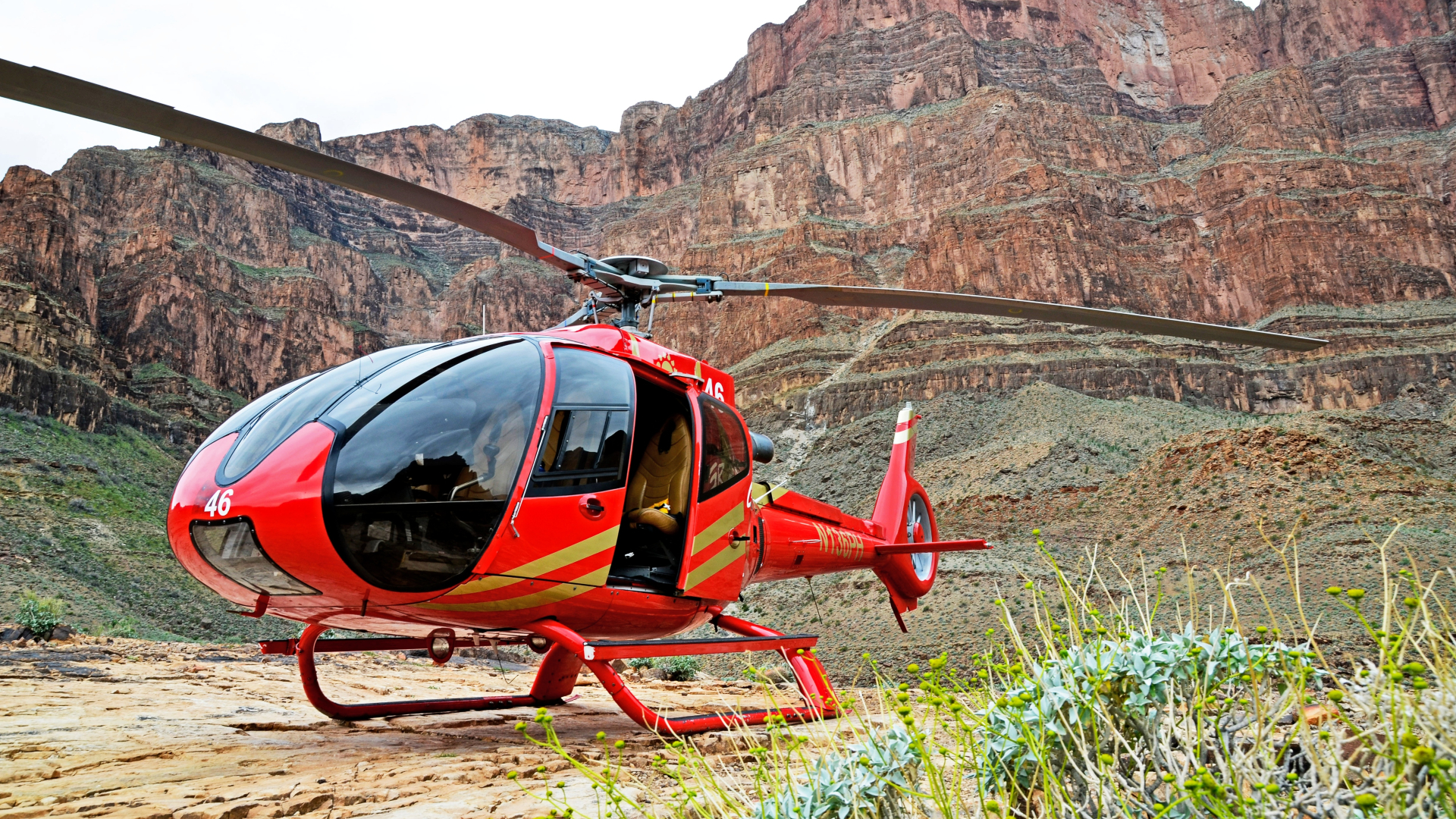 King of Canyons Sunset Landing Tour with Las Vegas Strip