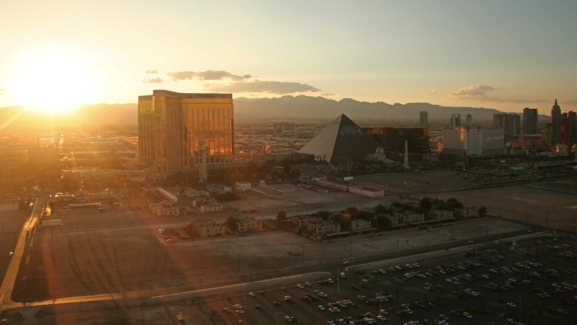 King of Canyons Sunset Landing Tour with Las Vegas Strip