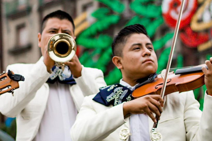 Fiesta Mariachi: ¡Porque mamá lo merece todo!