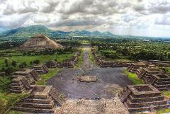 Teotihuacán al Amanecer