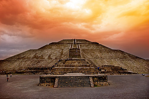 Pirámides de Teotihuacán al atardecer