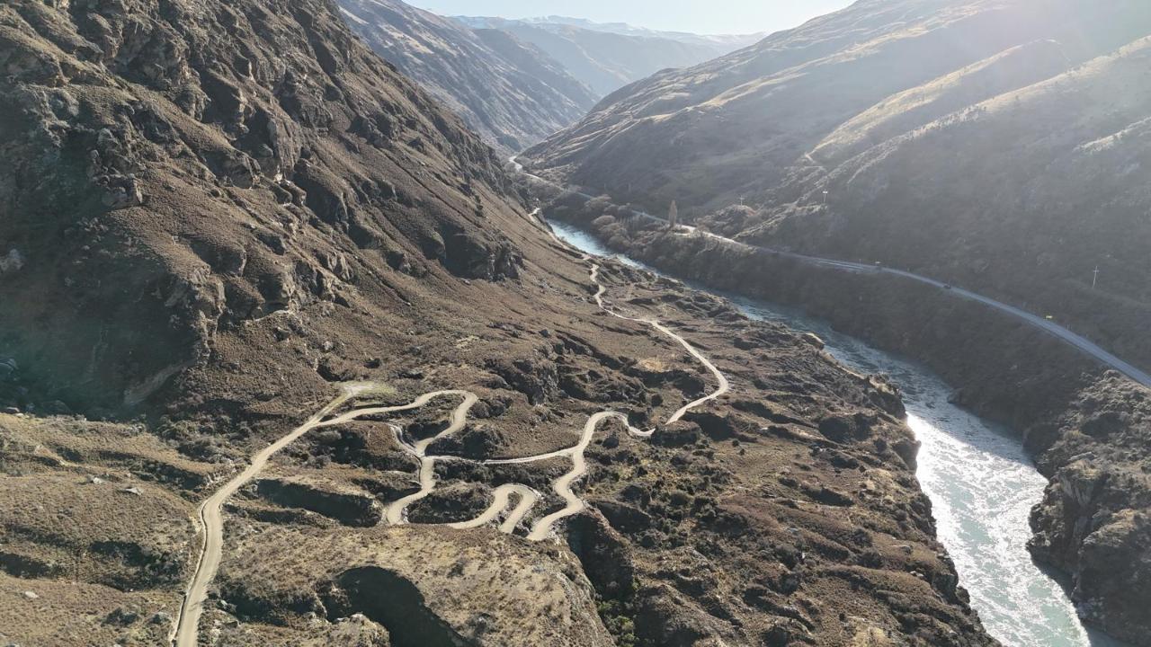 Kiwi Journeys New Zealand: Kawarau Gorge Trail Blazer with Bannockburn Lunch from Gibbston with eBike & shuttle - Gibbston to Cromwell — Bannockburn