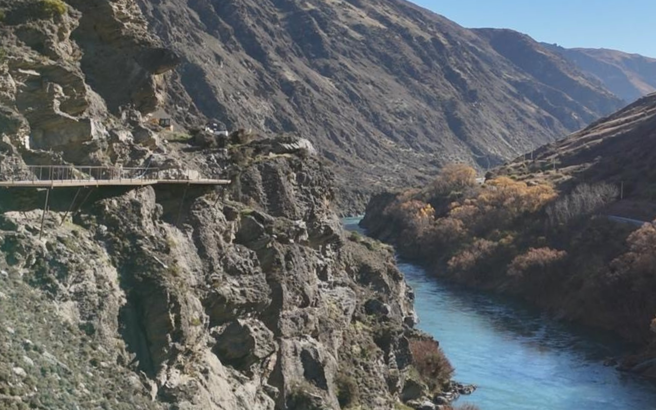 Kiwi Journeys New Zealand: Kawarau Gorge Trail Blazer with Bannockburn Lunch from Gibbston with eBike & shuttle - Gibbston to Cromwell — Bannockburn - Photo 2