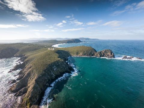 Premium Bruny Island Safaris Foods, Winery Lunch, Attractions and Cape Bruny Lighthouse Tour (Three course lunch) Tasmania Australia