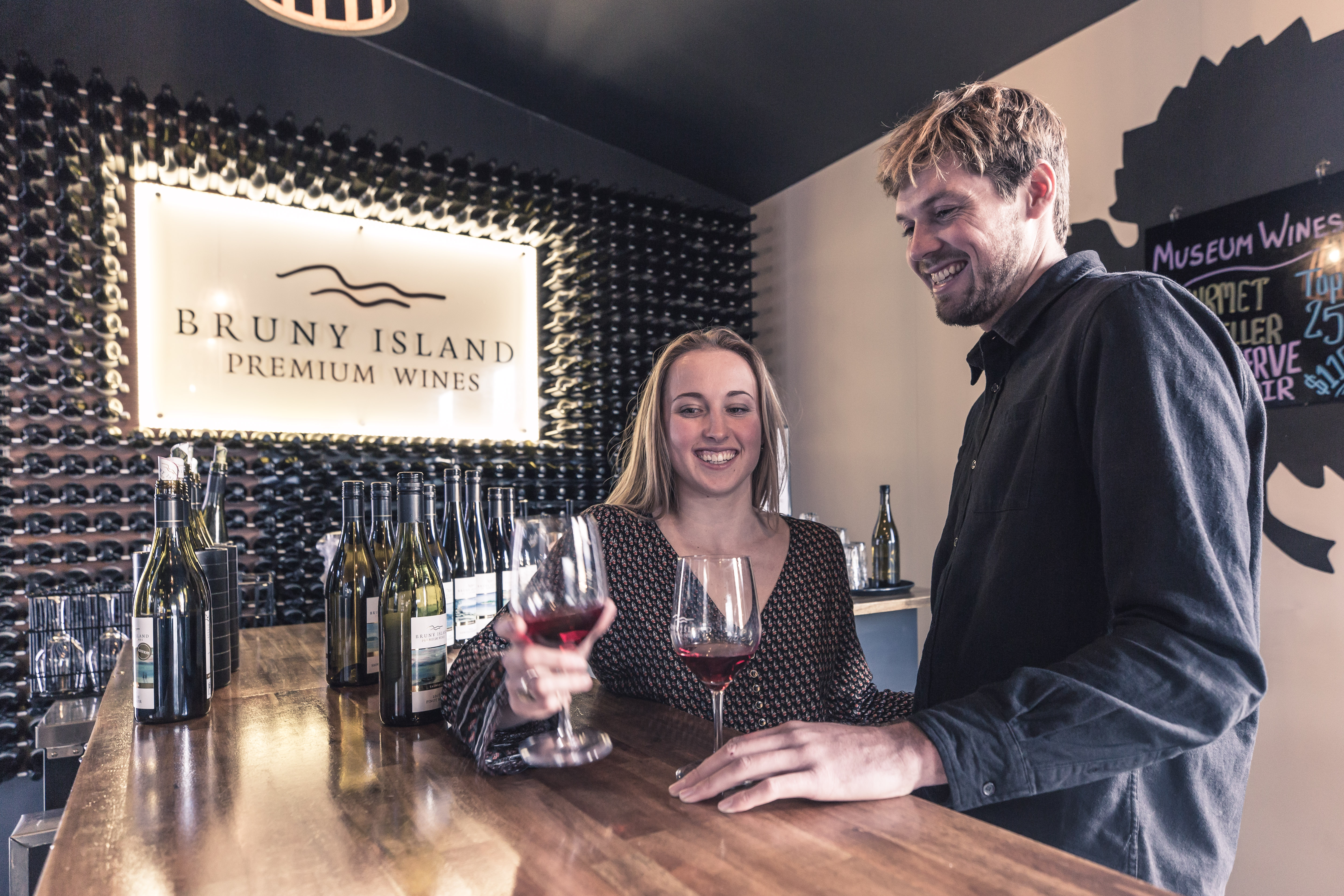 Premium Bruny Island Safaris Foods, Winery Lunch, Attractions and Cape Bruny Lighthouse Tour (Single course lunch)