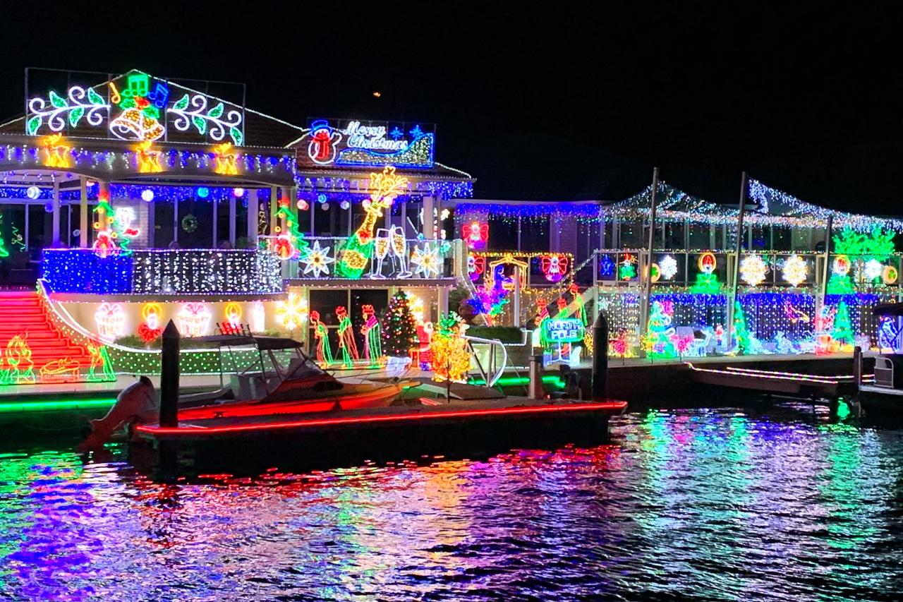 Christmas Lights Cruise Boat 1 (Rudolph) Eco BBQ Boats Reservations