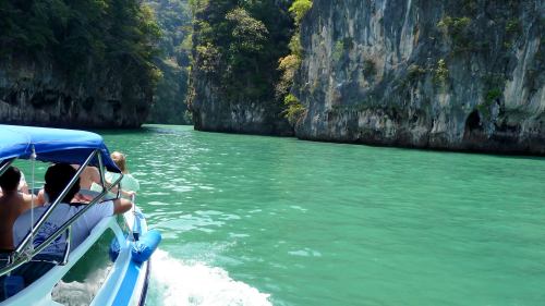 Excursion to Hong Islands via Speedboat