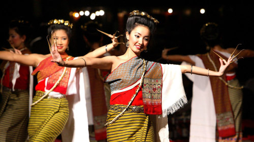 Thai Khantoke Dinner & Cultural Dance Show with Transfers