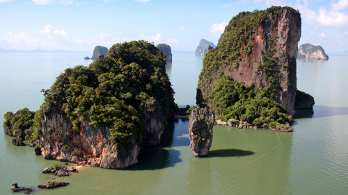 James Bond & Beyond Tour with Canoeing & Lunch