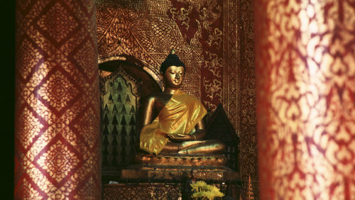 Phra Singh Temple, Warorot Market & Ping River Cruise - 14.00pm