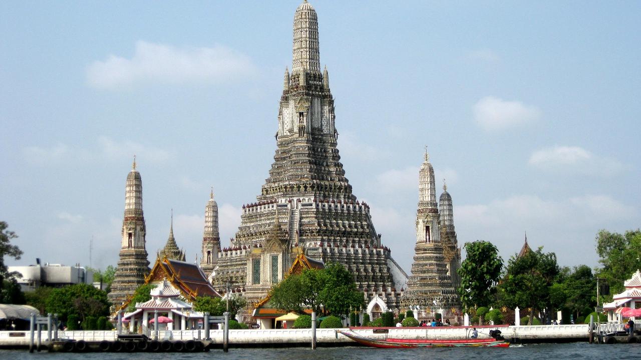 Private 'Venice of the East' tour and Two Temples