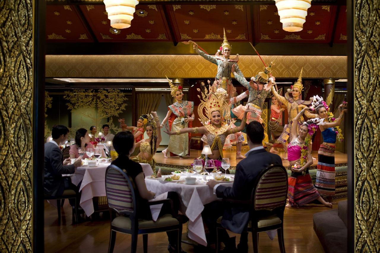 Sala Rim Naam Dinner and Show at Mandarin Oriental in Bangkok