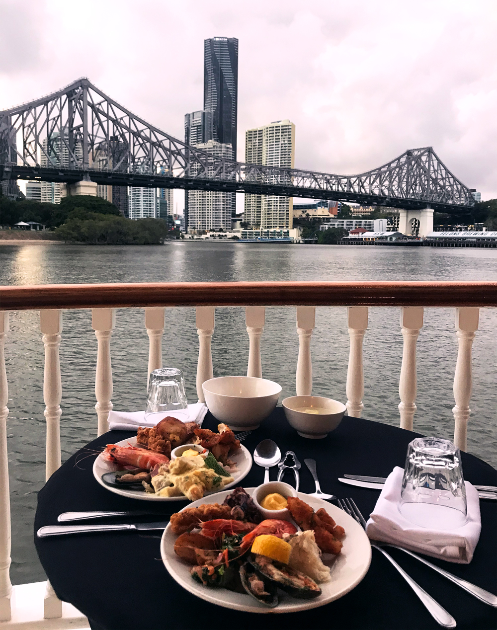 brisbane river cruises lunch time