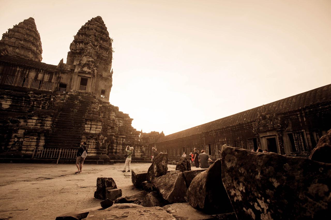Angkor Sunrise Discovery (Private Tour)