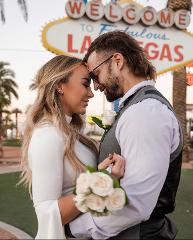 Elope At the Welcome to Las Vegas Sign