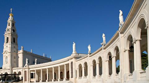 Faith and Heritage: Fátima, Batalha and Óbidos Shared Tour