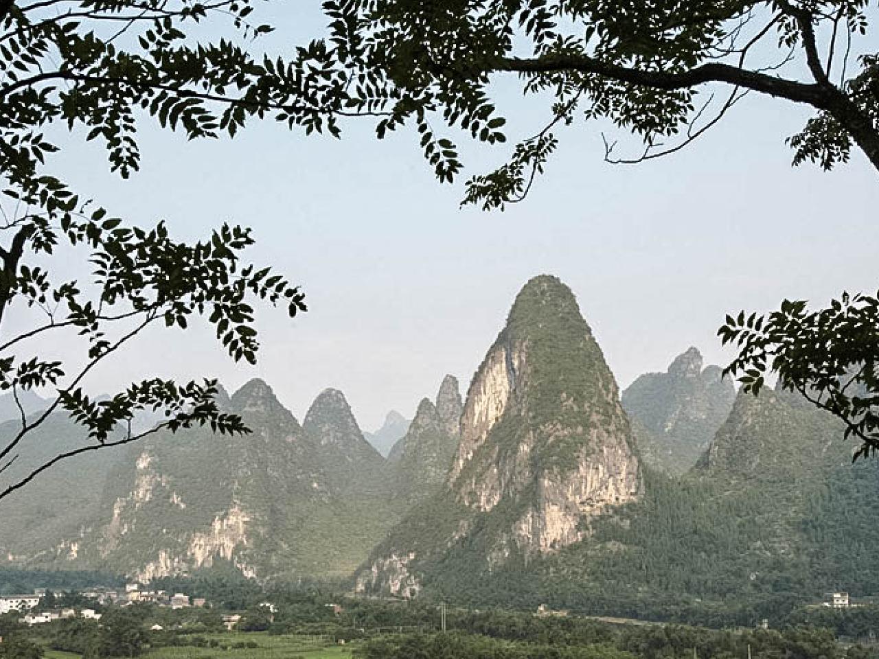 Private Journeys : Iconic Contrasts