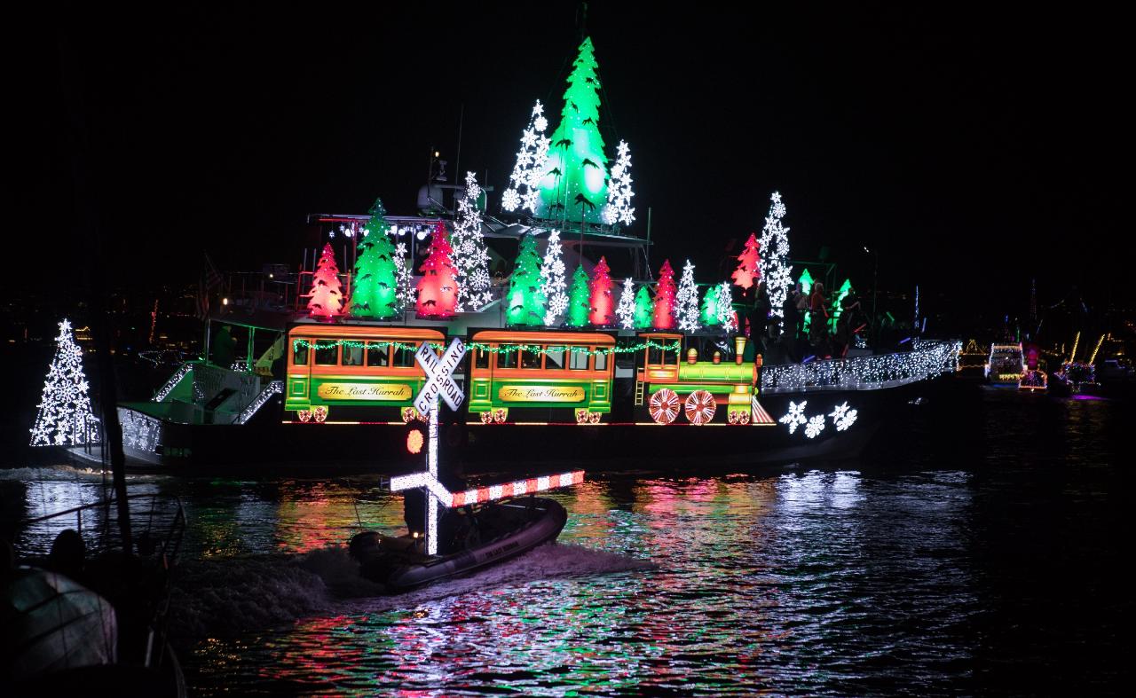 Newport Beach Christmas Boat Parade & Holiday Lights Cruises (15 Passengers Max) Newport