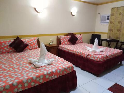 D Lucky Garden Inn Family Quad Room