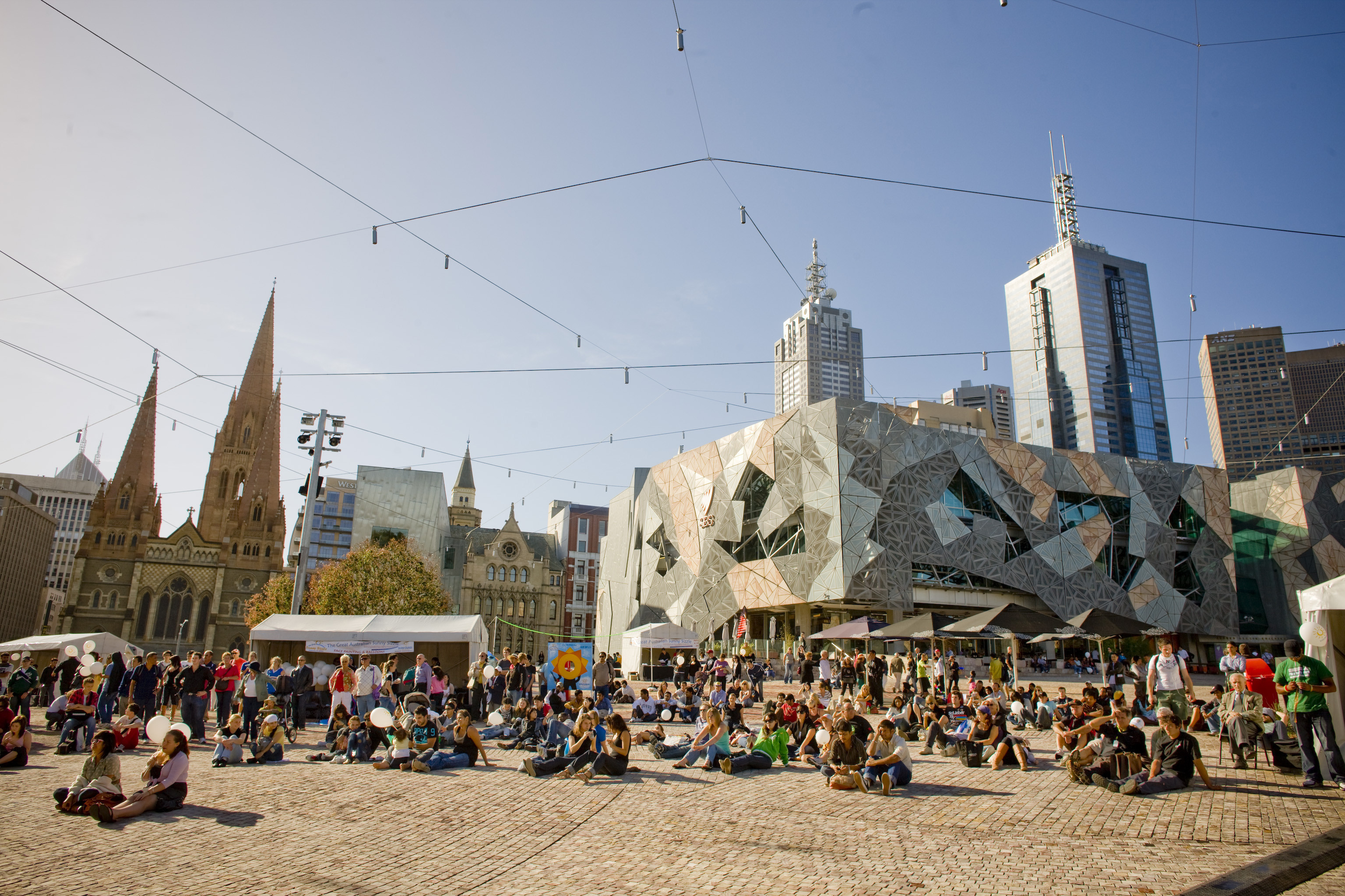 Погода в мельбурне. Федерейшен сквер Мельбурн. Federation Square Австралия. Федерейшен-сквер (площадь Федерации) в Мельбурне. Центральная площадь Мельбурна.