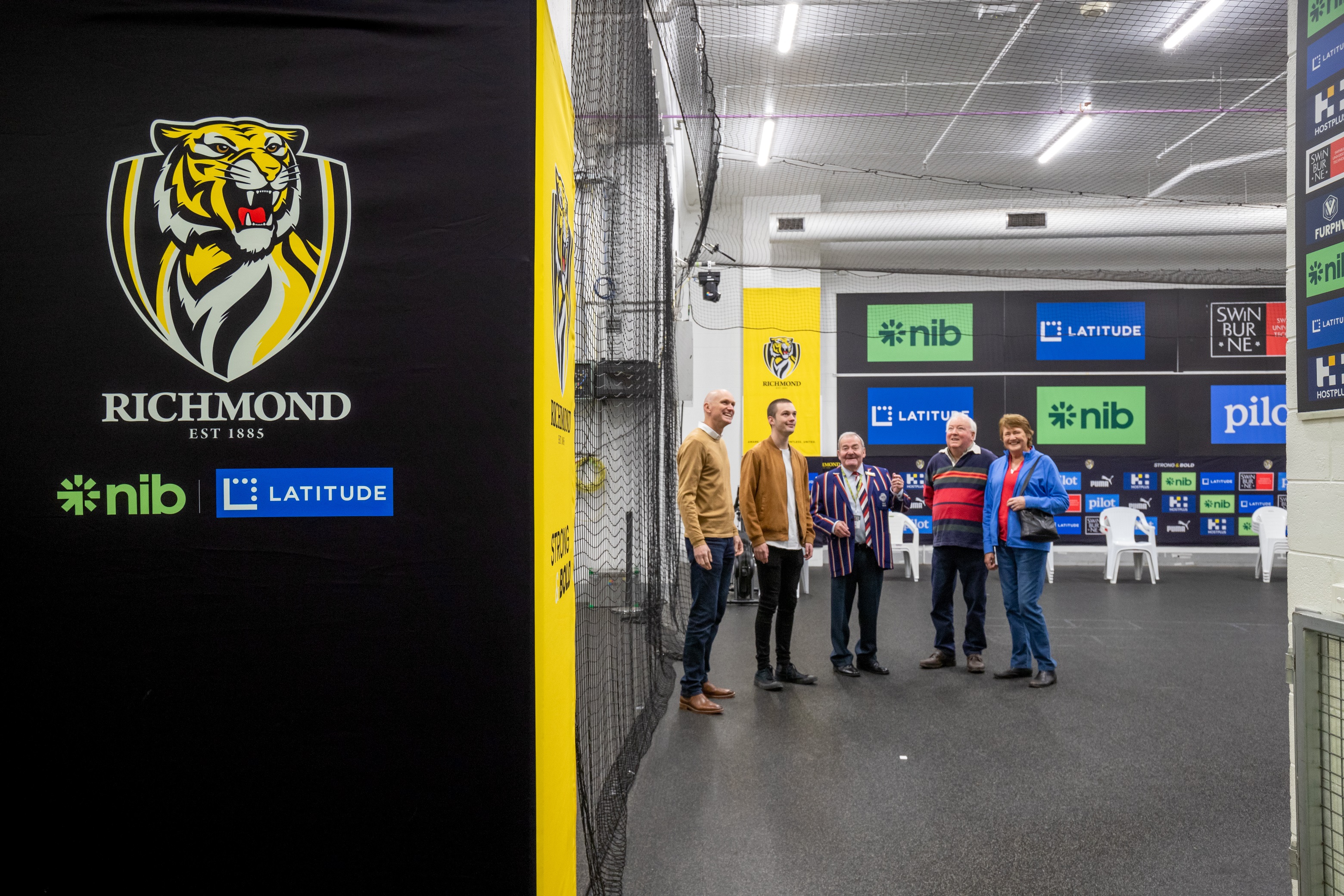 Discover Aussie Rules: Melbourne's Football Experience