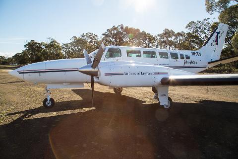 Saffire Transfer Twin Engine Plane (1-6 Pax) Tasmania Australia